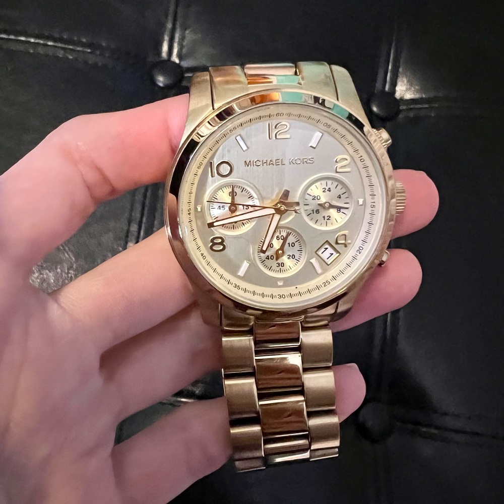 Preowned Michael Kors women watch gold tone ⭐️⭐️⭐️ - Picture 2 of 11